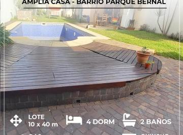 Casa · 240m² · 5 Ambientes · 3 Cocheras · Amplia Casa de Estilo en Barrio Parque Bernal