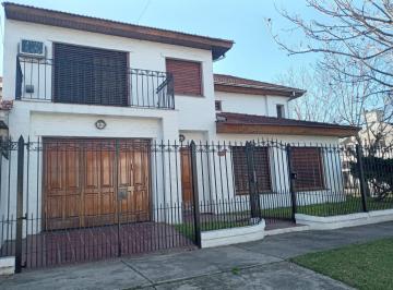 Casa de 6 ambientes, Lomas de Zamora · Excelente Propiedad a m de Av Hipolito Yrigoyen - Lavallol
