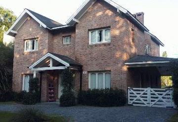 Casa de 5 ambientes, La Plata · Excelente Casa en San Fernando - Pileta - Parrilla