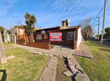 Casa · 200m² · 3 Ambientes · 2 Cocheras · Chalet 4 Ambientes Venta Ituzaingó Norte