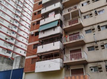 Departamento · 74m² · 3 Ambientes · Depto. 3 Amb. C/balcon Al Frente C/baulera Avellaneda Centro.