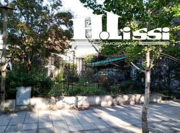 Casa · 238m² · 7 Ambientes · 4 Cocheras · Chalet Estilo Inglés - Temperley Este
