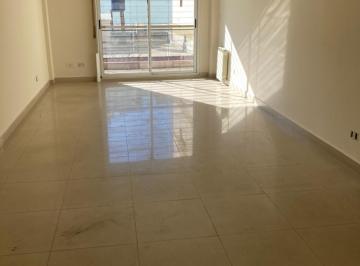 Departamento de 3 ambientes, Floresta · Semipiso 3 Amb. C/ Dependencia - Balcón Corrido - Muy Luminoso - Reciclado a Nuevo