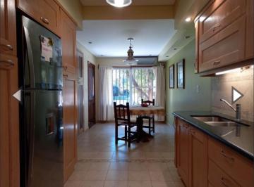 Casa · 270m² · 5 Ambientes · 2 Cocheras · Excelente Casa en Castelar!