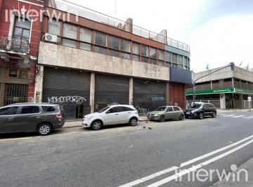 Local comercial · 248m² · Muy Buen Local de 3 Plantas Entrepiso. 250 m². - Sin Expensas! Monserrat