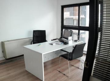 Oficina comercial · 86m² · 6 Ambientes · Excelente Semipiso de Categoría. Planta Libre con Divisiones. Seg 24 Hs