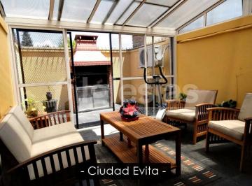 PH · 120m² · 5 Ambientes · 1 Cochera · Excelente Triplex de Cinco Ambientes en Ciudad Evita.