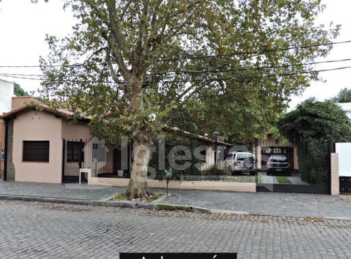 Casa · 250m² · 6 Ambientes · 2 Cocheras