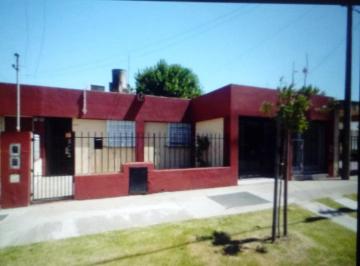 Local comercial de 5 ambientes, Rosario · Alquiler. Casa. local. Sobre Av Junín. Deposito. Todos Los Servicios