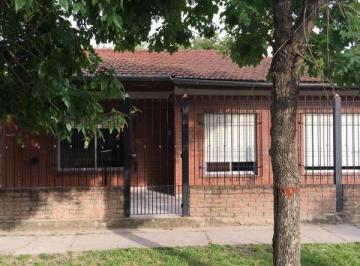 Casa de 3 ambientes, Florencio Varela · Chalet Sobre Lote 10 por 30 (Bajamos El Precio)