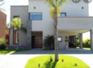 Casa · 270m² · 5 Ambientes · 4 Cocheras · Casa Venta Moreno "Haras Maria Victoria"