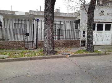 Casa · 110m² · 3 Ambientes · 1 Cochera · San Martin 6000. Casa Frente
