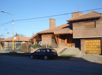Casa · 220m² · 4 Ambientes · 2 Cocheras · Casa en Villa Regina (Río Negro)