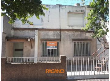Casa · 163m² · 6 Ambientes · Casa a Reciclar de 2 Plantas