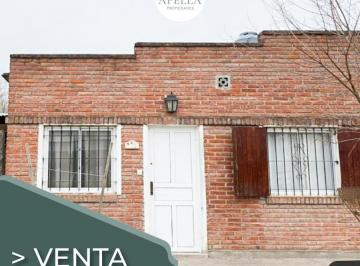 Casa · 47m² · 3 Ambientes · 1 Cochera · Venta - Casa