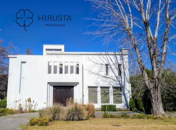 Casa de 9 ambientes, Pilar · Casa en Venta - Mayling Club de Campo - 5 Dorm - Ascensor - Hirusta Propiedades