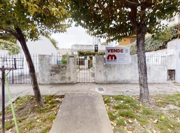 Casa · 75m² · 3 Ambientes · 1 Cochera · Casa en Venta a Reciclar Sobre Terreno de 10x25 en Boulogne