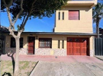 Casa · 309m² · 5 Ambientes · 2 Cocheras · Granadero Baigorria, Junin 1000