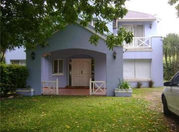 Casa · 220m² · 5 Ambientes · Excelente Casa en Venta en Cc. Golfer`s