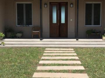 Casa de 5 ambientes, Coronel Suárez · Alquiler Temporario de Casa de Tres Dorm.