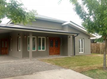 Casa · 160m² · 4 Ambientes · 4 Cocheras · Eleganta Casa en 1 Planta 3d Impecable Usd 200.000.