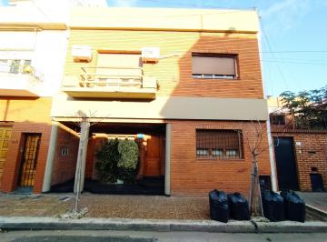 Casa de 5 ambientes, Avellaneda · Casa de 5 Ambientes con Fondo y Terraza