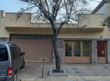 PH · 170m² · 4 Ambientes · 1 Cochera · PH con Dos Propiedades de 3 y 2 Ambientes Mas Local de 30 m²