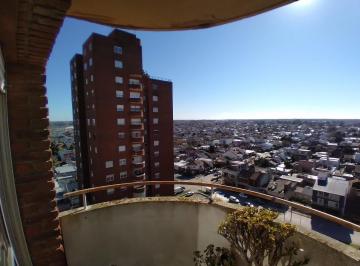 Departamento · 65m² · 3 Ambientes · Oportunidad! 3 Amb. a La Calle, Villa Primera, Torres Casineros