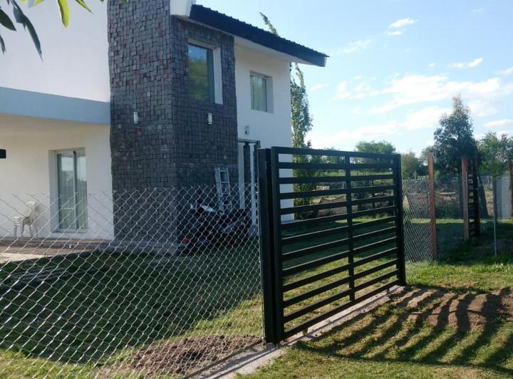 Casa · 250m² · 2 Dormitorios · 4 Cocheras