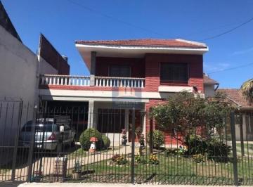 Casa · 1m² · 4 Dormitorios · Casa en Venta Sobre Lote 550 m², Av L Valette 100 - Monte Grande - Apta Credito