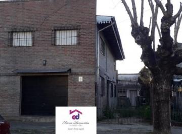 Casa · 154m² · 9 Ambientes · Wilde Oeste. Venta de Lote de 250 m² con 2 Duplex a Terminar y Casa de 3 Ambientes a Refaccionar.