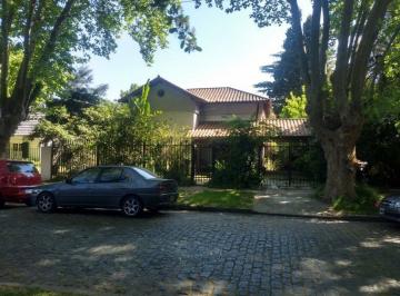 Casa de 4 ambientes, Almirante Brown · Venta Casa en Hermosa Zona de Adrogue