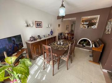 Casa · 220m² · 4 Ambientes · 3 Cocheras · Barrio Jardín Excelente Propiedad en Alquiler