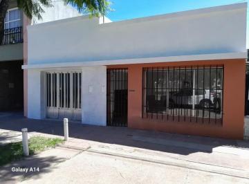 Casa · 134m² · 4 Ambientes · 1 Cochera · Casa 4 Amb con Local