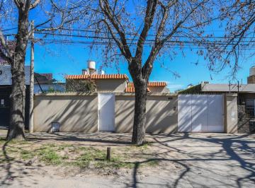 Casa · 170m² · 4 Ambientes · 2 Cocheras · Casa de 2 Dorm. en Venta con Pileta y Quincho en Fisherton Rosario