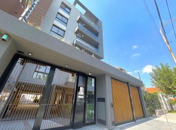 Departamento de 2 ambientes, Morón · Semipiso 2 Amb con Cochera - Balcon // Chacabuco 72