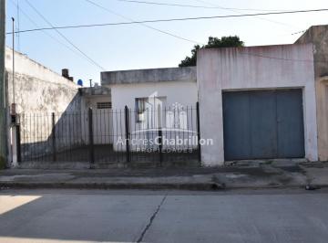 Casa · 110m² · 3 Ambientes · 2 Cocheras · Casa Ubicada en Barrio Lezca