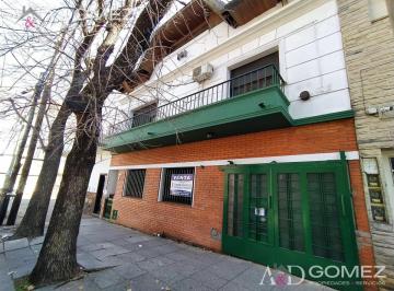 Casa · 220m² · 5 Ambientes · 1 Cochera · Imponente Casa a m de La Estacion - Lote 10x30