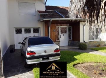 Casa · 200m² · 4 Ambientes · 1 Cochera · Casa en Venta Muy Bien Ubicada en Monte Grande