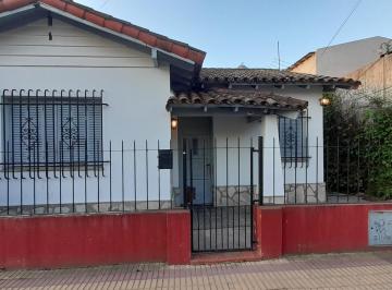 Casa · 60m² · 3 Ambientes · 1 Cochera · Venta de Casa