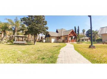 Casa · 400m² · 7 Ambientes · 2 Cocheras · Casa Quinta en Roldán, Barrio Los Olmos.