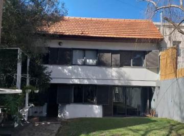 Casa · 197m² · 5 Ambientes · 1 Cochera · Chalet en Venta en Barrio Ingles