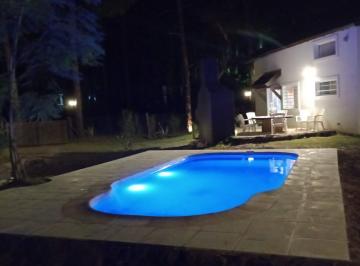 Casa de 3 ambientes, Pinamar · Casa en Frontera Pinamar - Pileta Climatizada - 3 Cuadras del Mar - 6 Pax