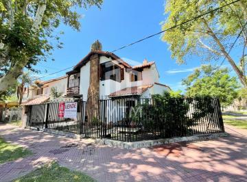 Casa · 188m² · 6 Ambientes · 1 Cochera · Casa en Venta Rosario Alberdi