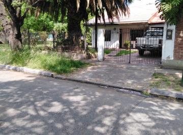 Casa de 5 ambientes, Almirante Brown · Hermoso Chalet en Esquina Mas Galpón a La Venta a Una Cuadra de H. Yrigoyen.