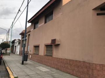 Casa · 320m² · 4 Ambientes · Casa - Mataderos