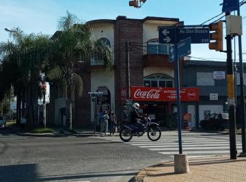 Local comercial · 500m² · Edificio Comercial - Moron Sur