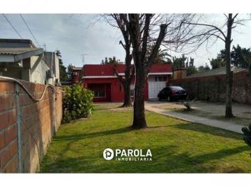 Casa de 6 ambientes, Moreno · Casa Para 2 Familias en Venta en Moreno Centro