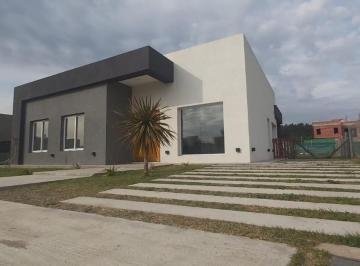 Casa · 180m² · 4 Ambientes · 3 Cocheras · Casa 4 Ambientes - Barrio San Felipe Canning