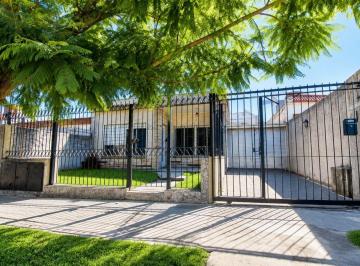 KNK-KNK-2729_2 · PH 3 Ambientes Planta Baja con Cocheras Escucha Oferta